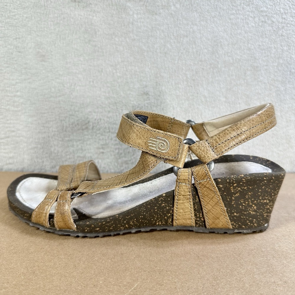 Teva Ventura Womens Sandal 9 Beige Leather Wedge Shoe Strappy Adjustable Comfort